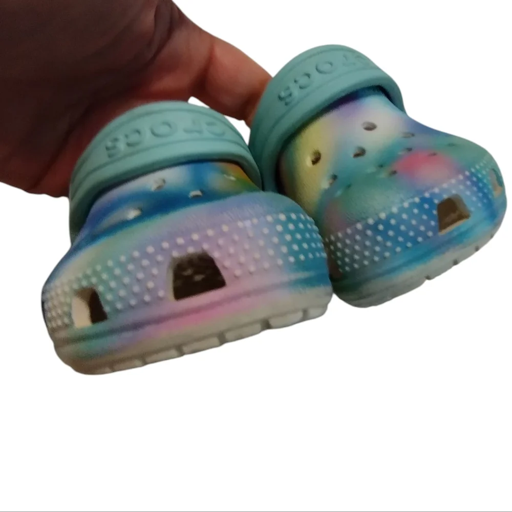 💚 EUC Kids Toddler Multicolor Tie Dye Clogs Blue Pink Yellow Crocs
